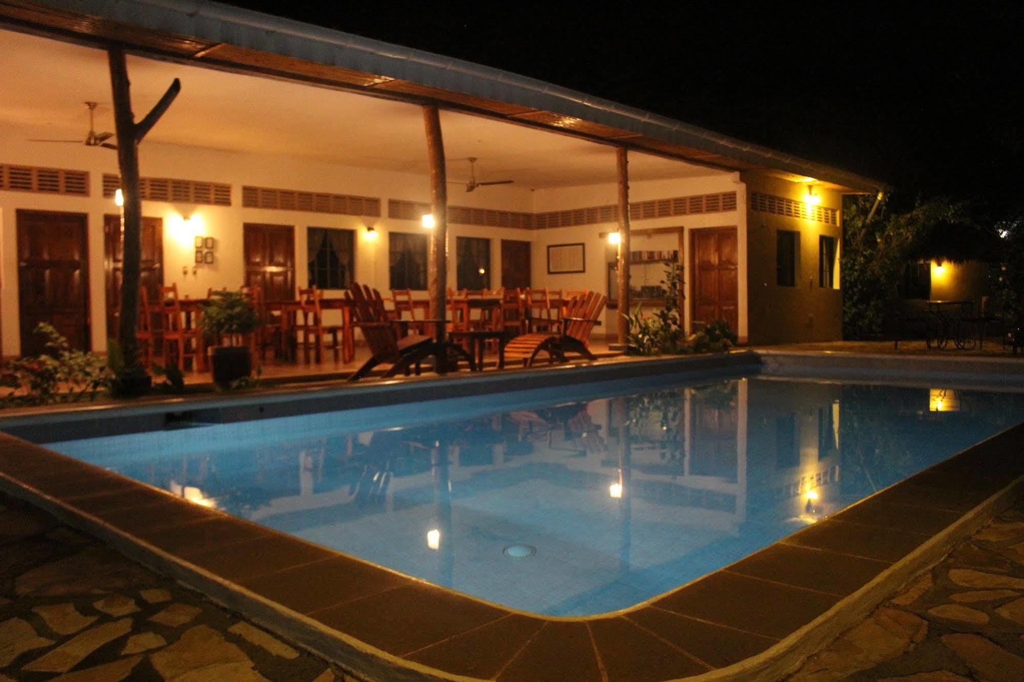 Hotel Mariposa León Exteriör bild